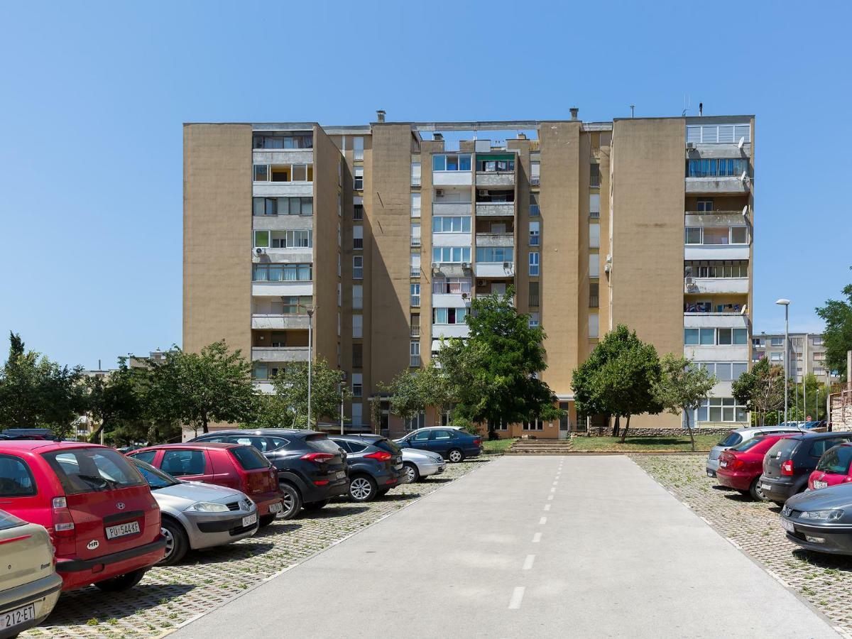 Apartment Lory'S Place Pola Esterno foto